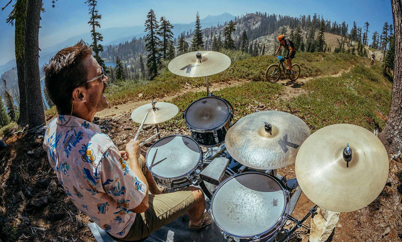 Drummer cheering on the racers on the Sierra Summit